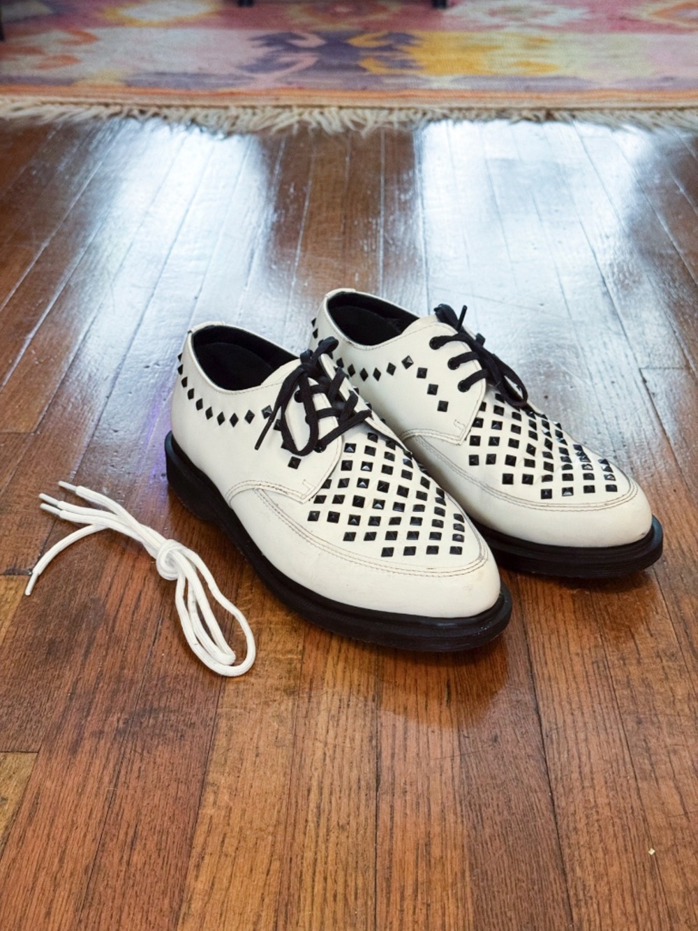 Dr. Martens Willis studded Creeper Oxford in White, US size 8 W (UK 6)